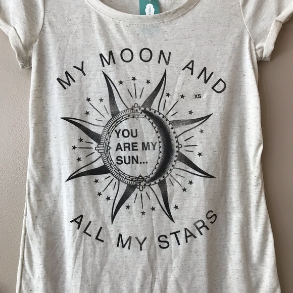 Maurice's Scoop Neck Graphic S/S Tee Size XS, NWT - Picture 2 of 5